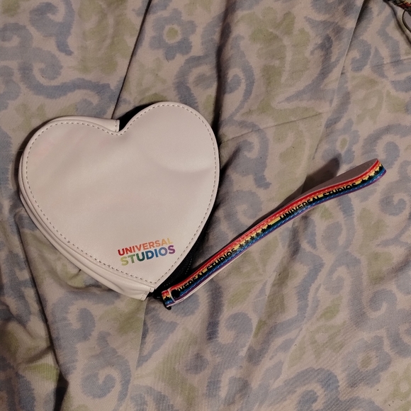 Love is Universal Fanny pack and heart coin purse - Picture 5 of 6